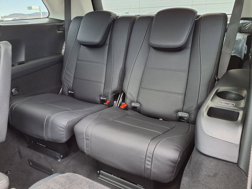 2026 Mercedes Benz GLS 450 4MATIC photo 16