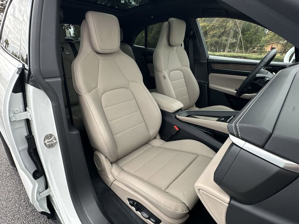 2025 Porsche Macan Electric 4 photo 27