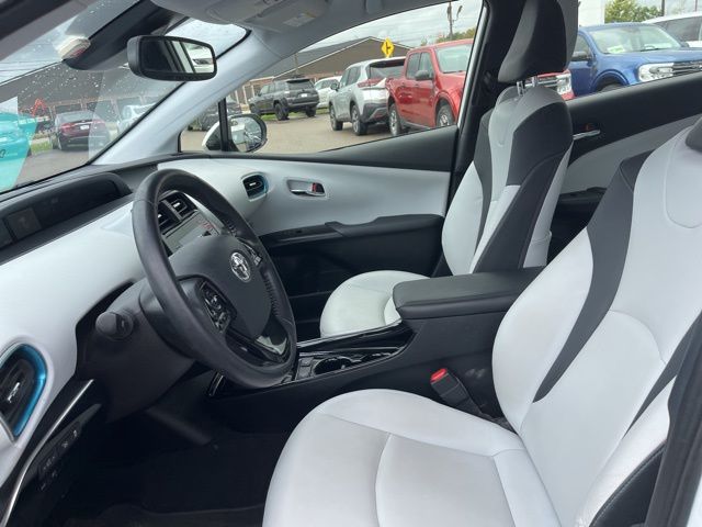 2022 Toyota Prius XLE AWD-e photo 9
