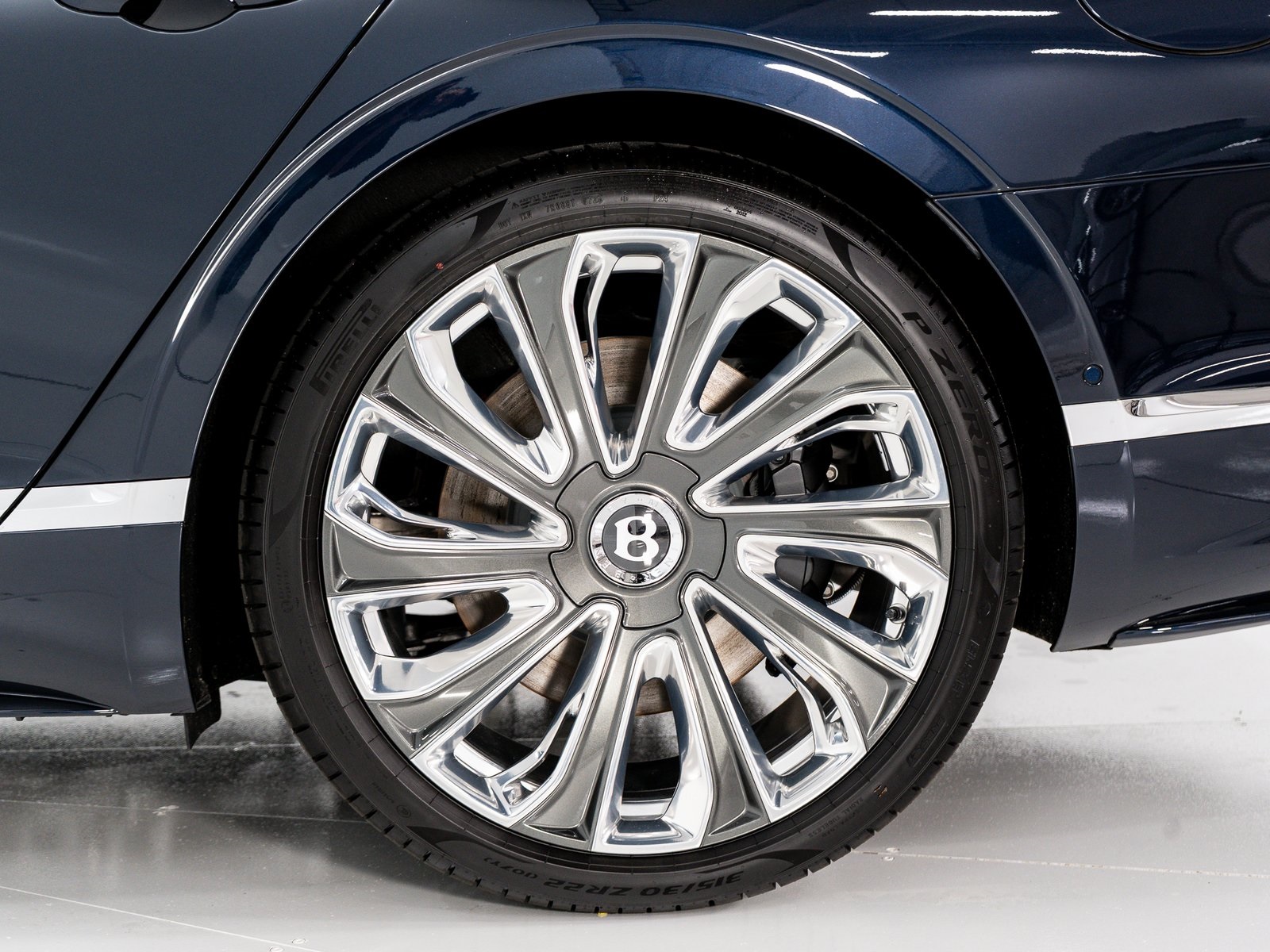 2025 Bentley Flying Spur Mulliner photo 38