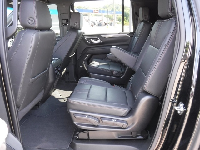 2022 Chevrolet Suburban RST photo 38