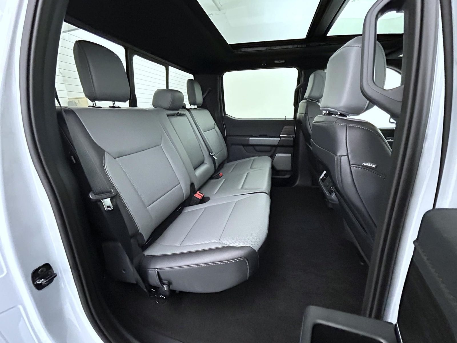 2025 Ford F-150 Lightning Lariat photo 15