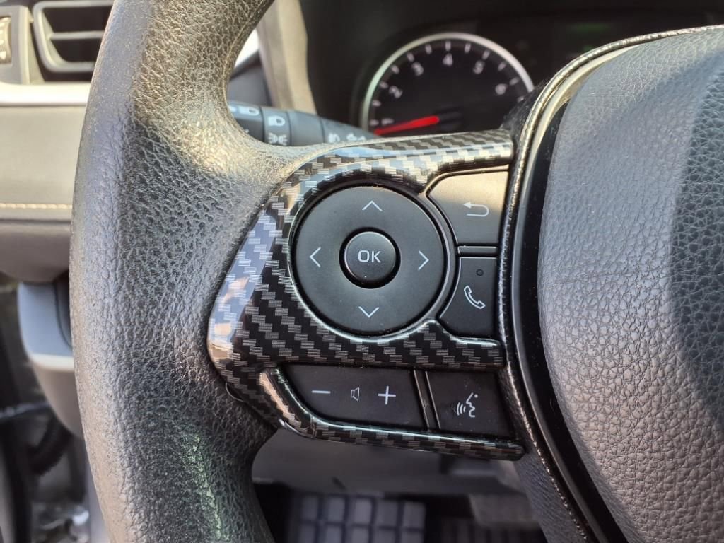 2020 Toyota RAV4 XLE photo 17