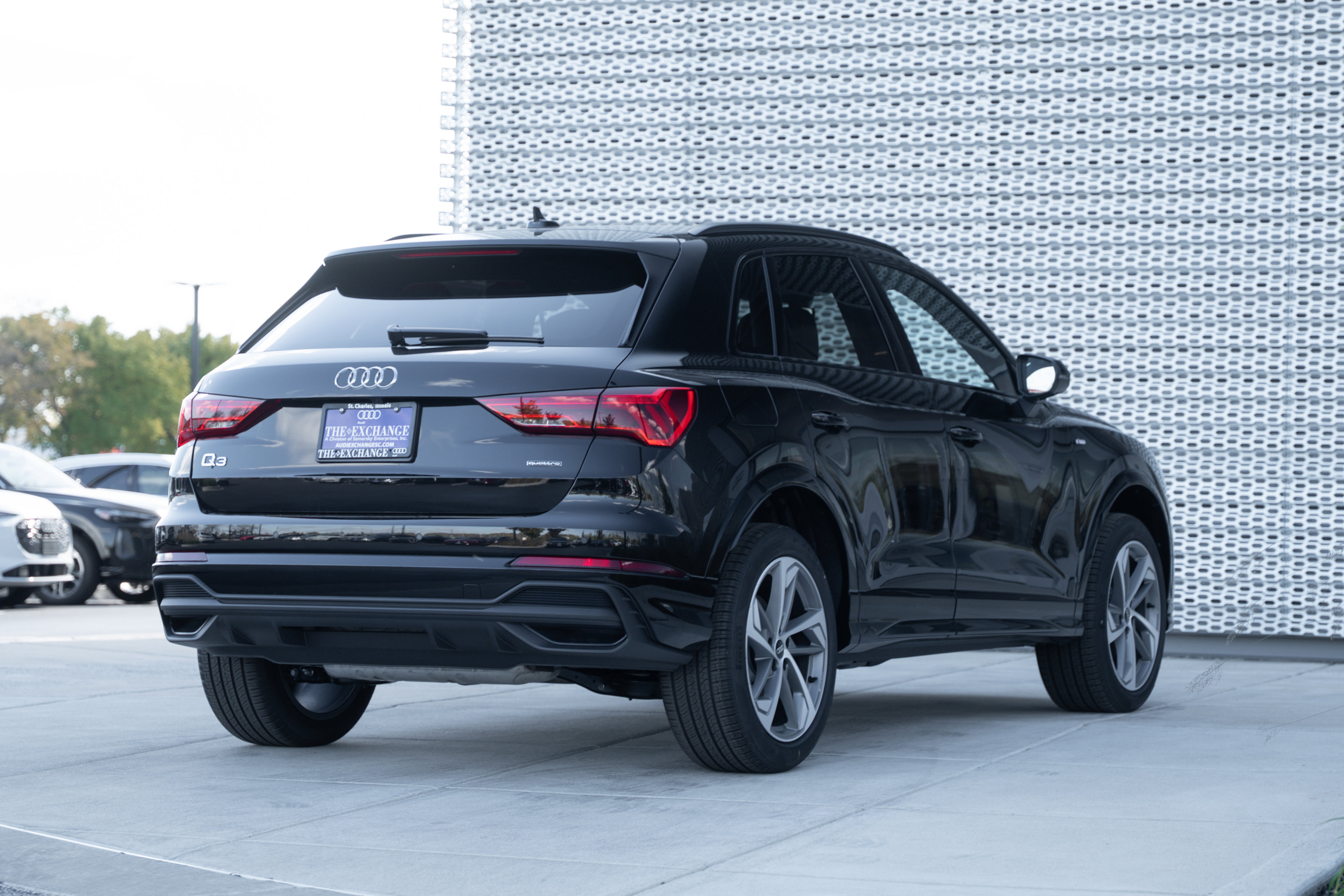 2025 Audi Q3 S line Premium photo 2