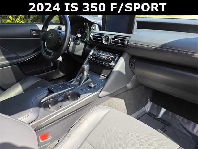 2024 Lexus IS 350 F SPORT photo 9