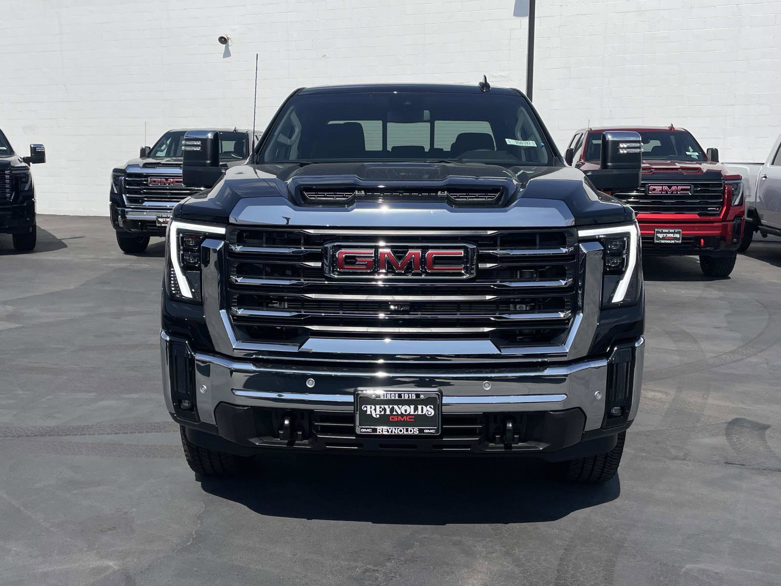 2025 Gmc Sierra HD SLT photo 2