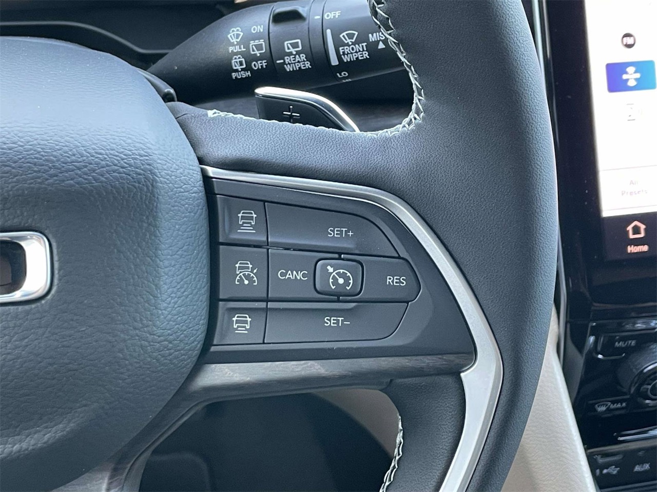 2025 Jeep Grand Cherokee Limited photo 8