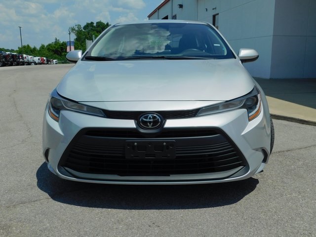 2023 Toyota Corolla LE photo 3