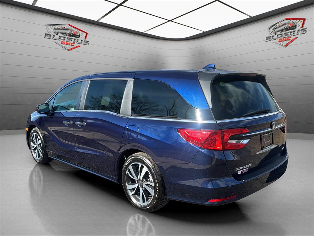 2023 Honda Odyssey Touring photo 3