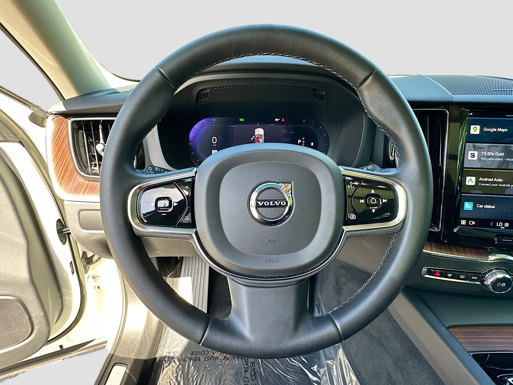 2023 Volvo XC60 Plus photo 11