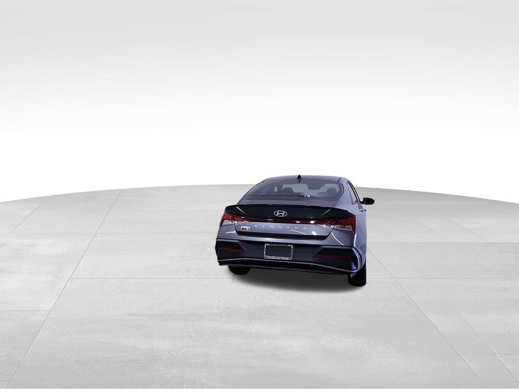 2025 Hyundai Elantra SEL Sport photo 4