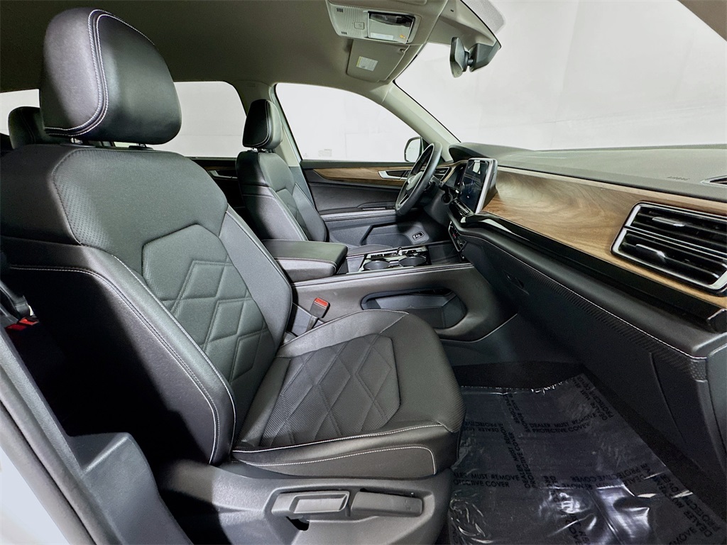 2025 Volkswagen Atlas SE Technology photo 9