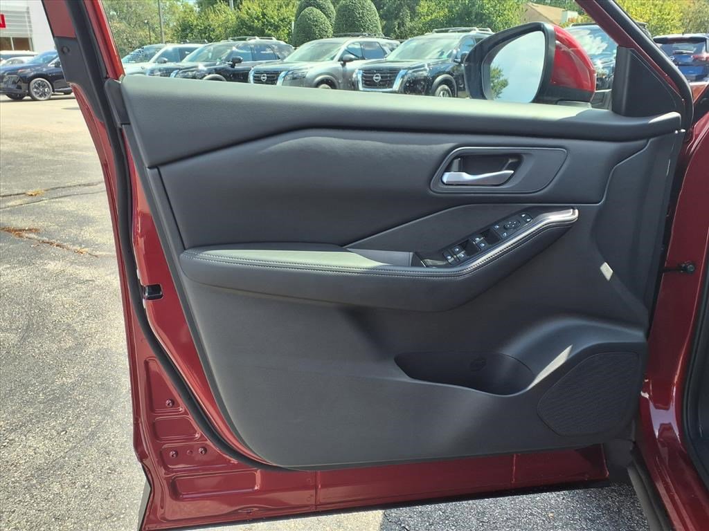 2026 Nissan Rogue SV photo 9