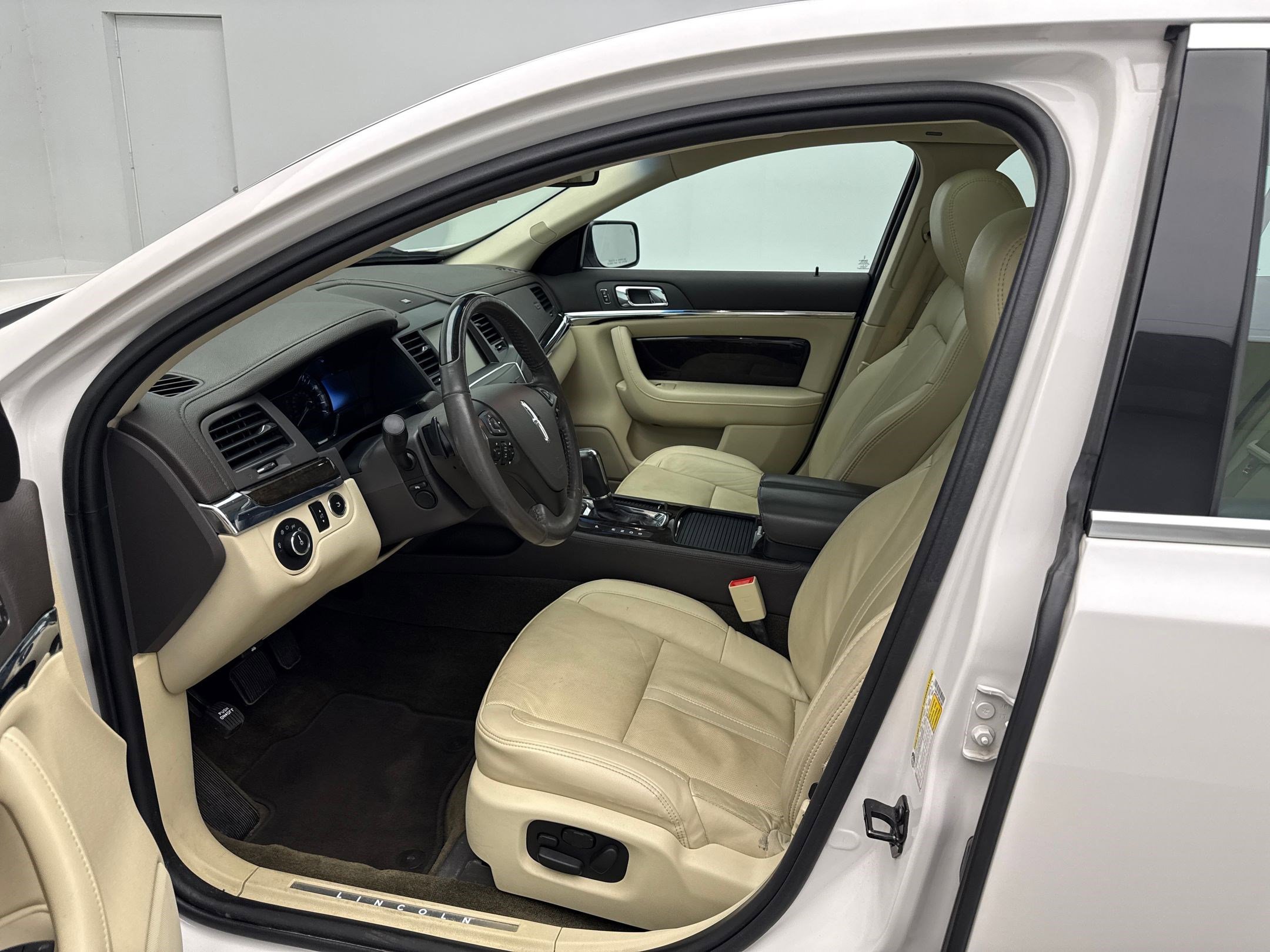 2014 Lincoln MKS EcoBoost photo 5