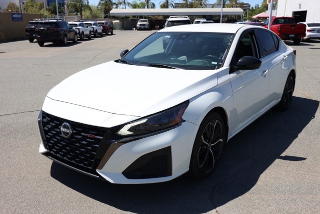 2023 Nissan Altima 2.5 SR photo 7