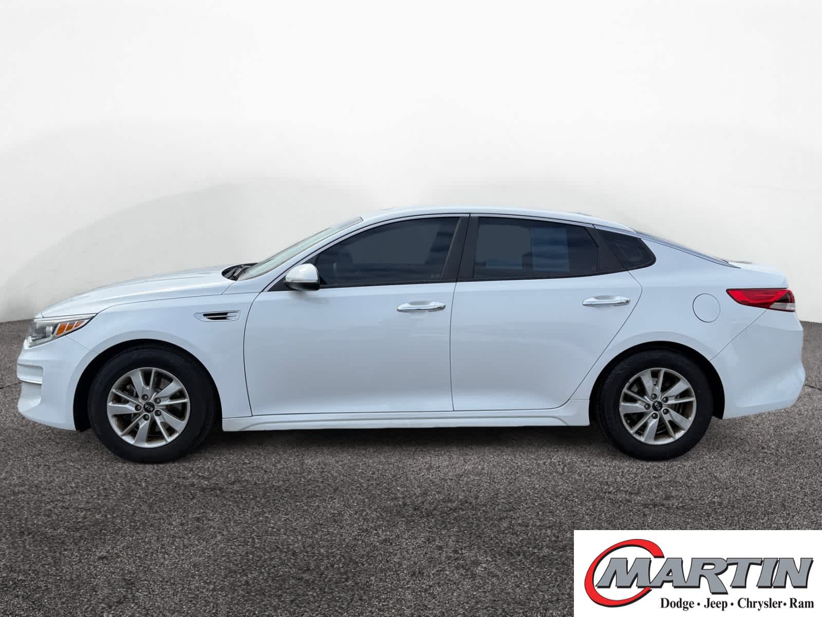 Used 2018 Kia Optima LX with VIN 5XXGT4L3XJG233077 for sale in Bowling Green, KY