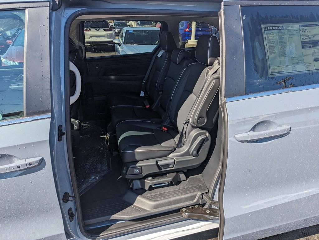 2026 Honda Odyssey Touring photo 9