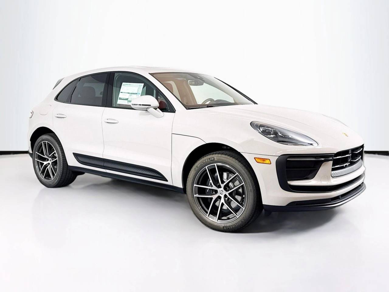 2025 Porsche Macan T photo 7
