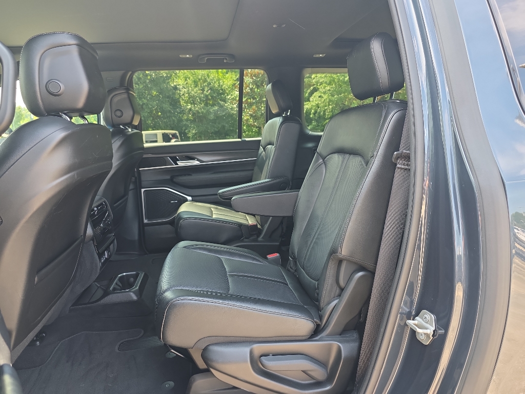 2024 Jeep Wagoneer L Series II photo 26
