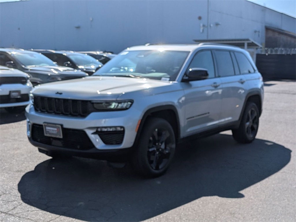 2025 Jeep Grand Cherokee Limited photo 3