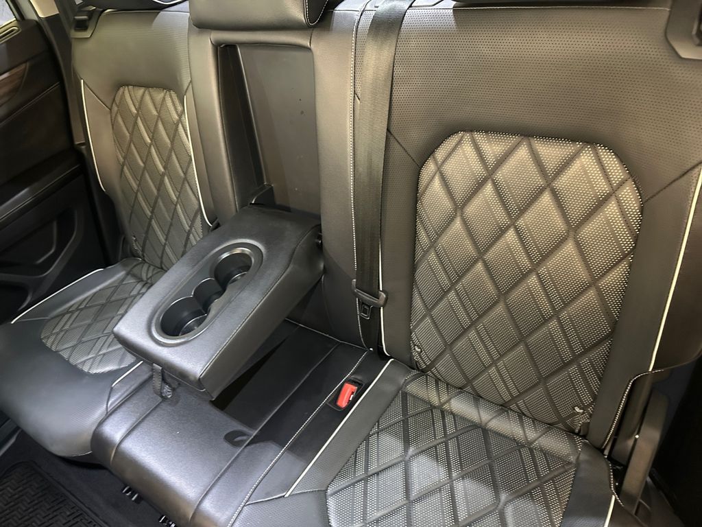 2024 Volkswagen Atlas SEL Premium R-Line photo 18