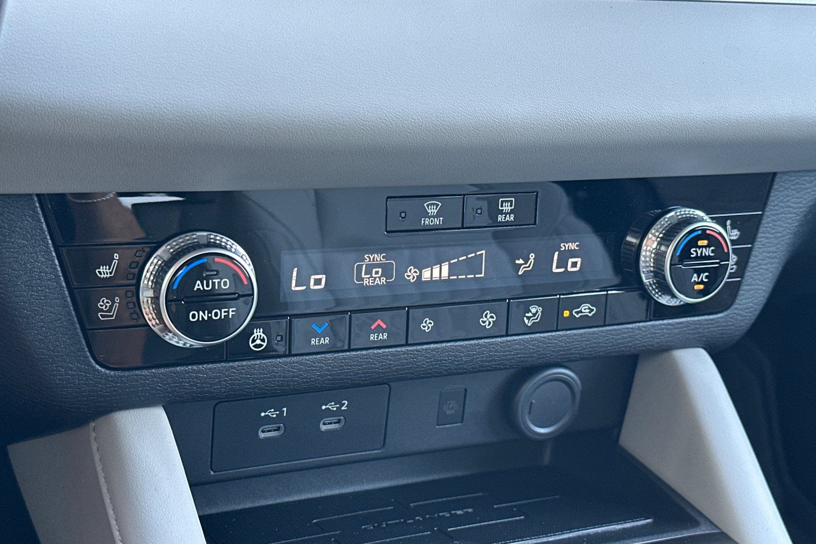 2025 Mitsubishi Outlander SEL photo 19