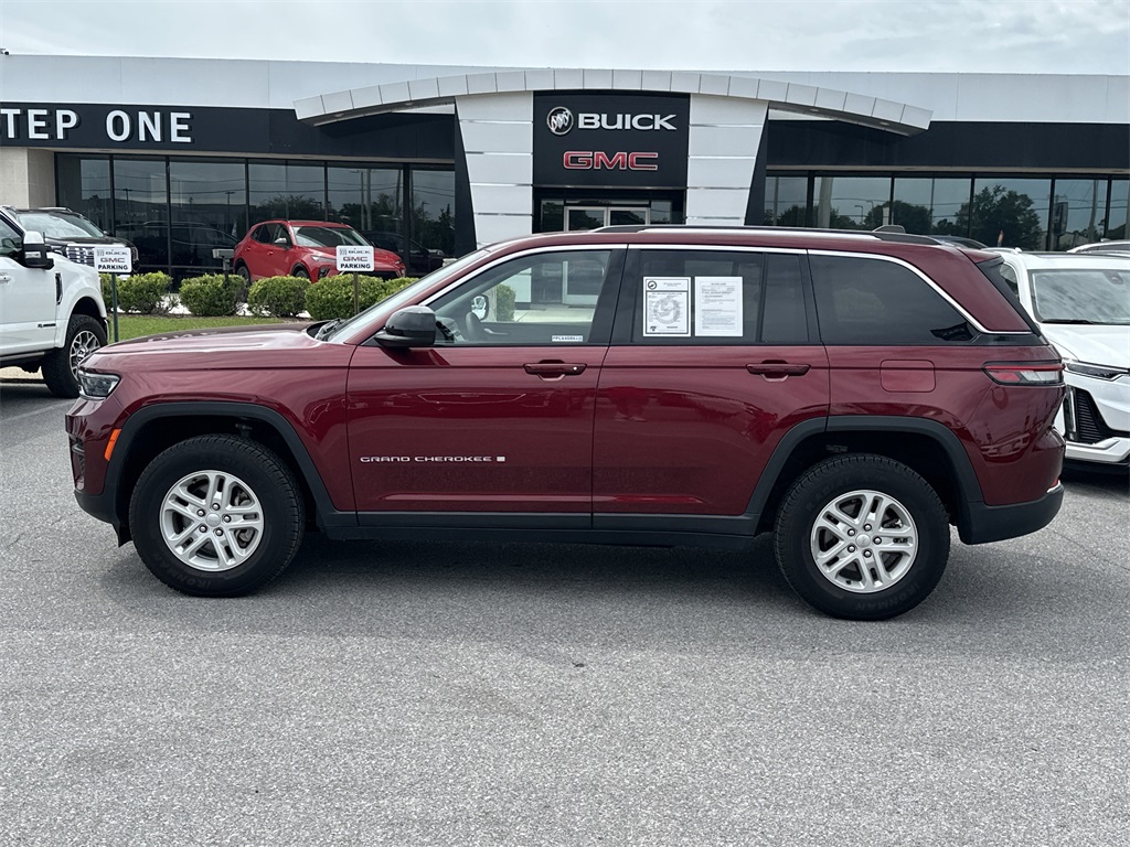 2023 Jeep Grand Cherokee Laredo photo 4