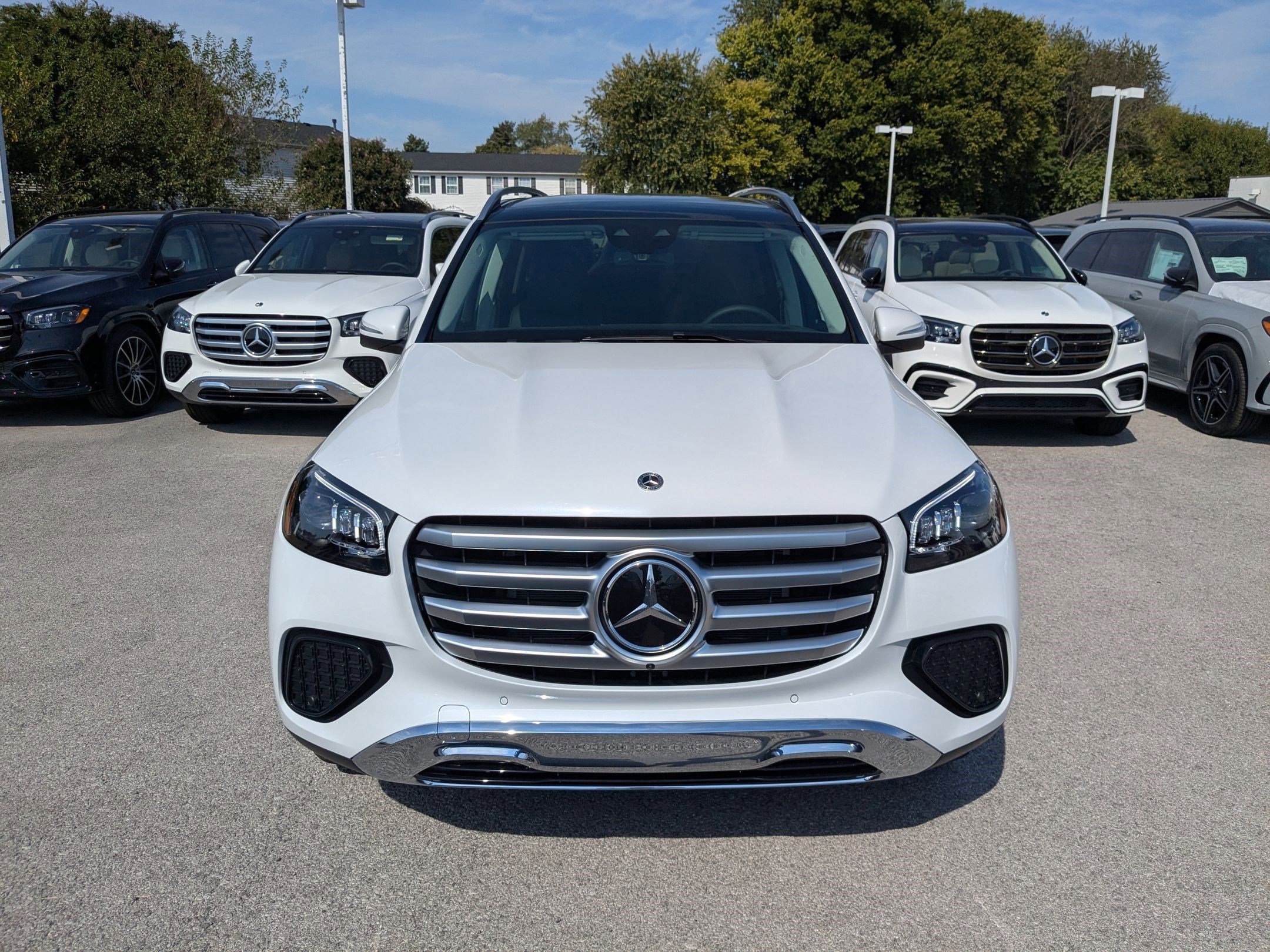 2026 Mercedes Benz GLS 450 4MATIC photo 2