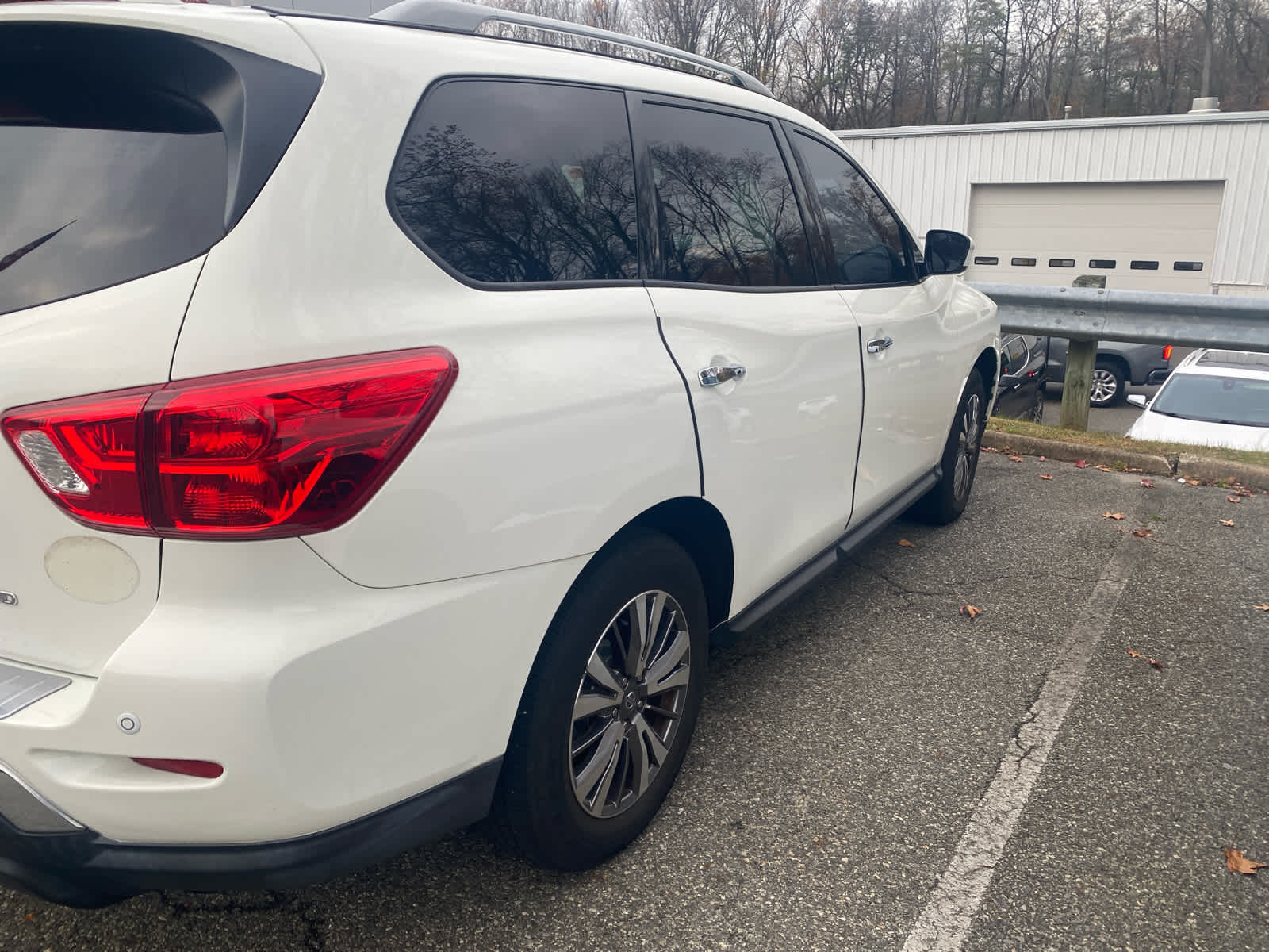 2020 Nissan Pathfinder S photo 4