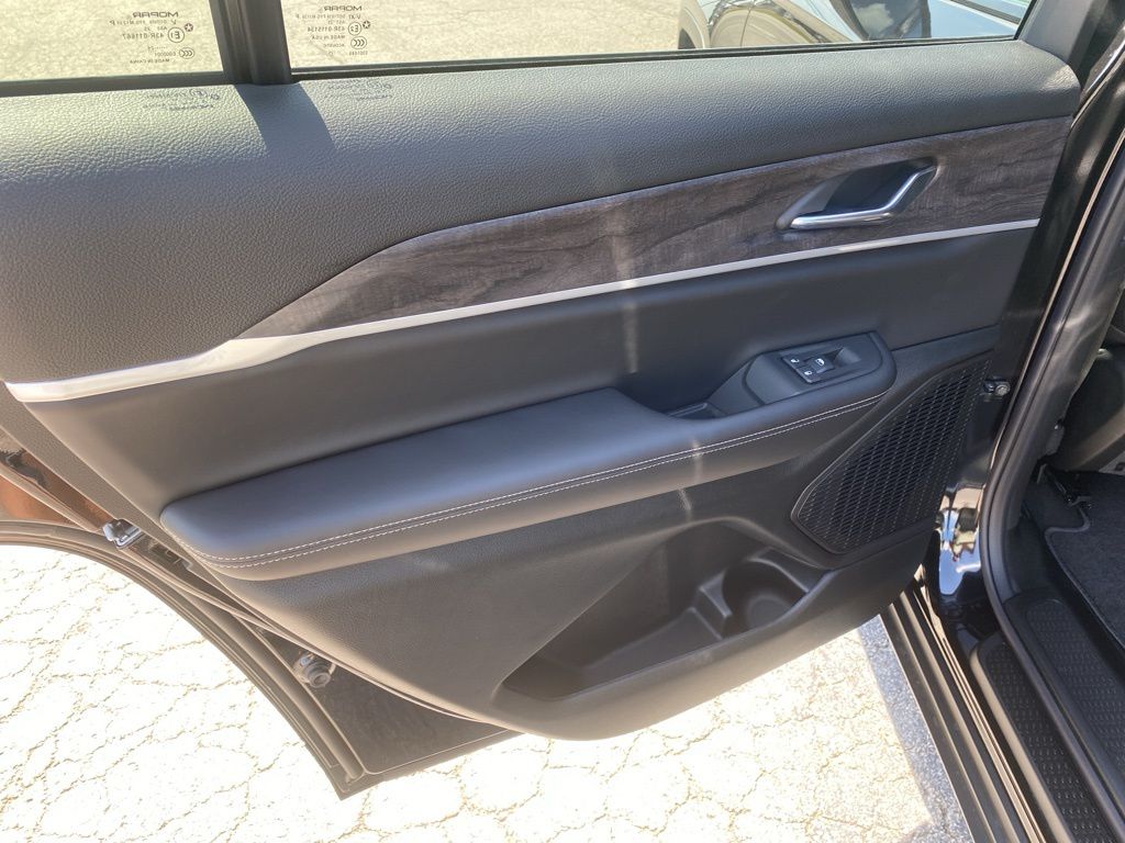 2025 Jeep Grand Cherokee Limited photo 16