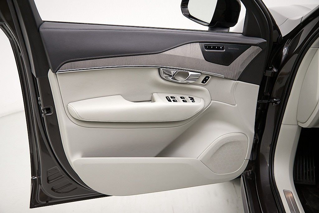 2023 VOLVO XC90 - Image 9