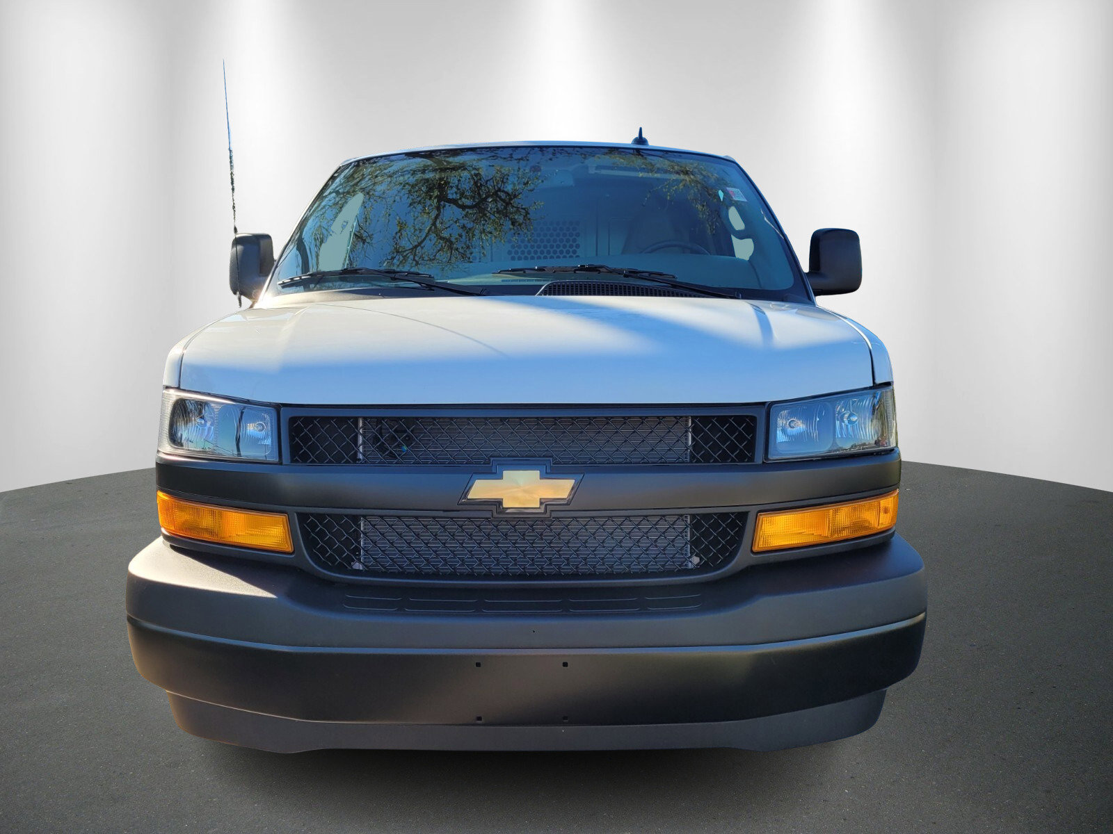 2025 Chevrolet Express Cargo 2500 photo 2