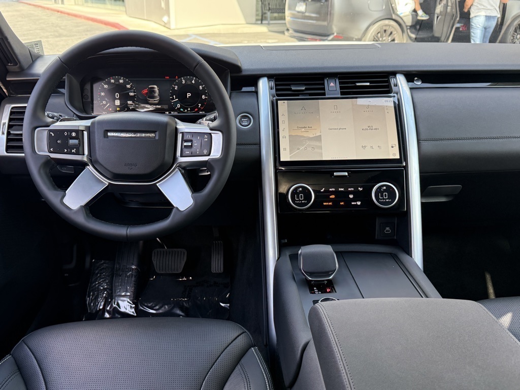 2025 Land Rover Discovery S photo 20