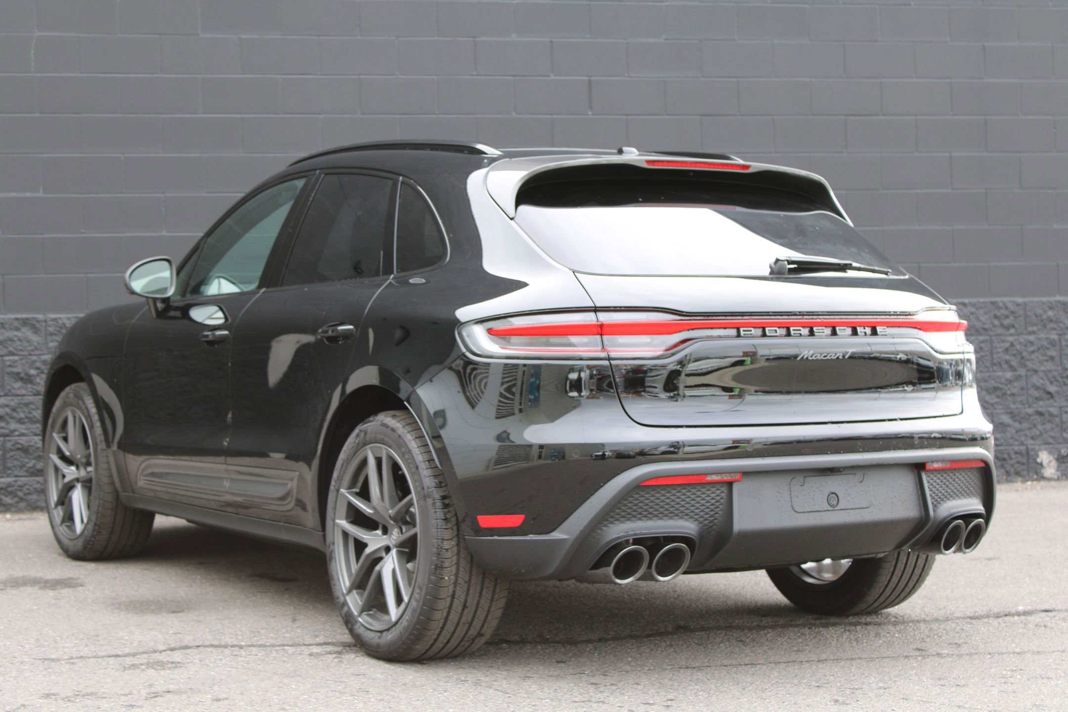 2026 Porsche Macan T photo 3