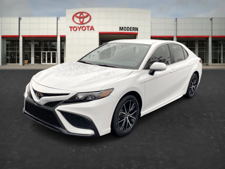 2024 Toyota Camry SE's photo