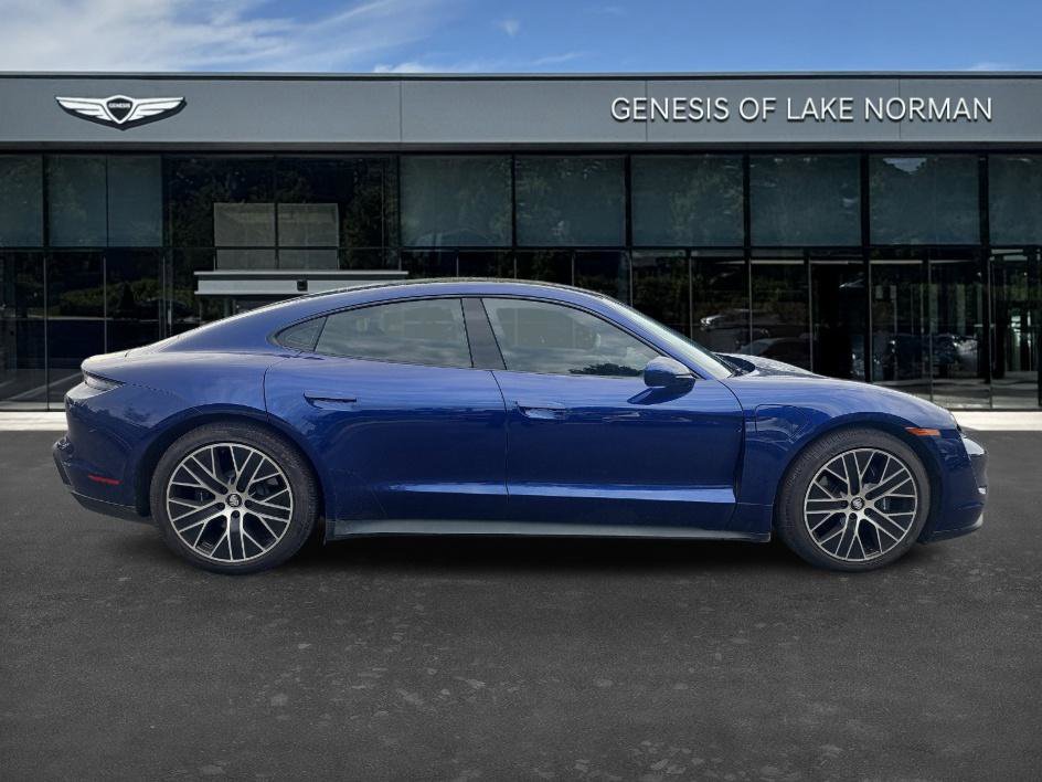 2022 Porsche Taycan Base photo 3