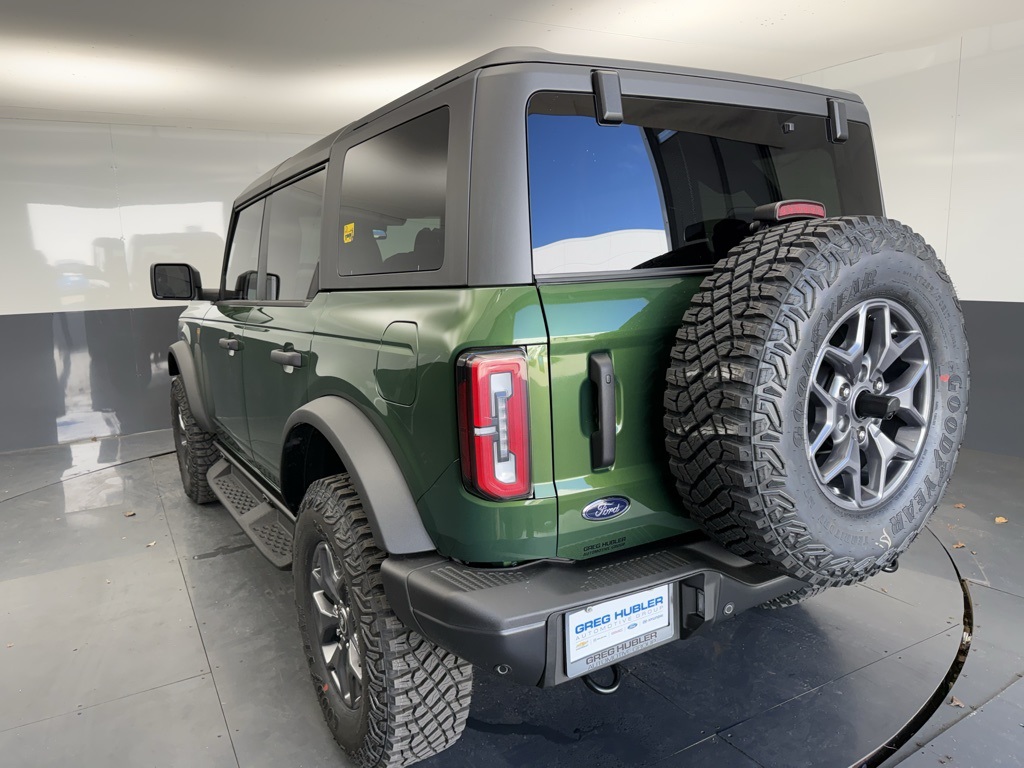 2025 Ford Bronco Badlands photo 2