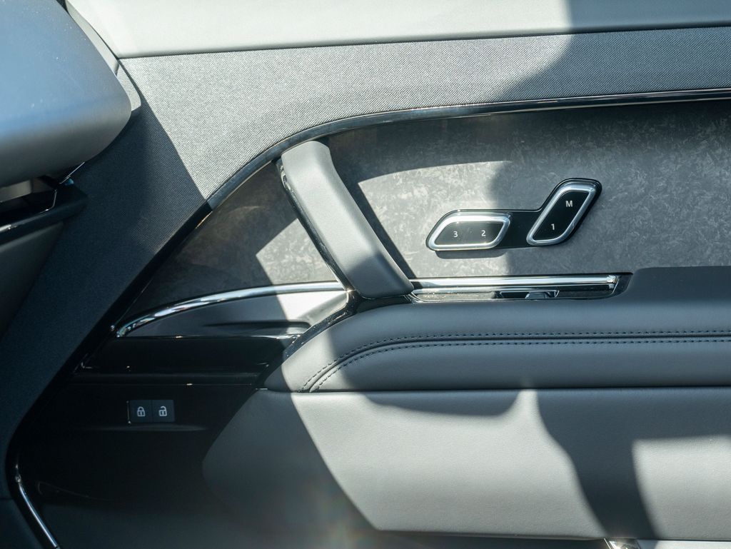 2025 Land Rover Range Rover Sport photo 16