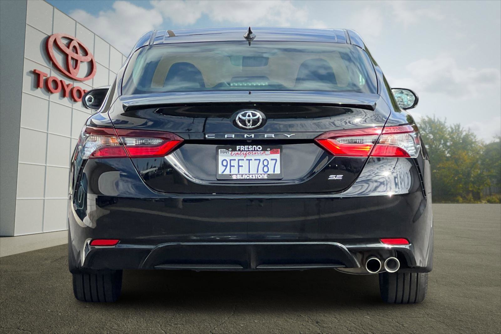 2023 Toyota Camry SE photo 4