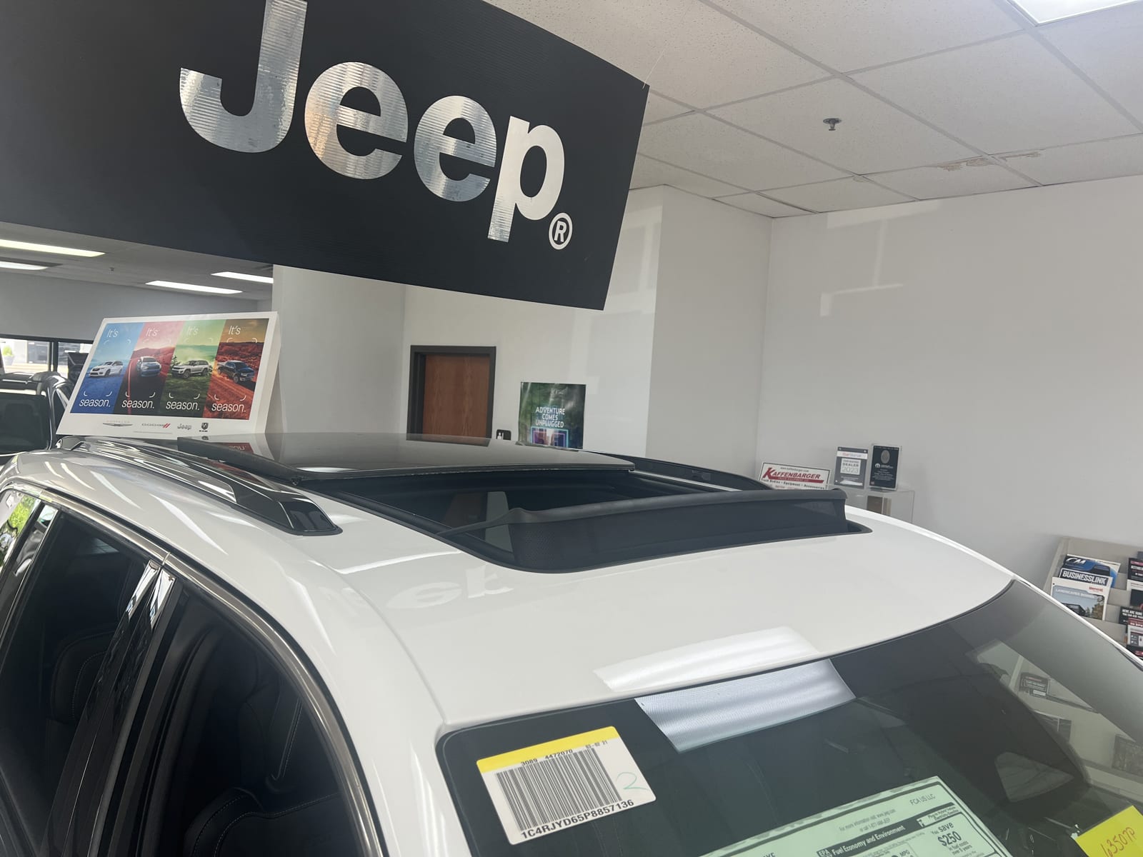 2023 Jeep Cherokee Overland photo 9