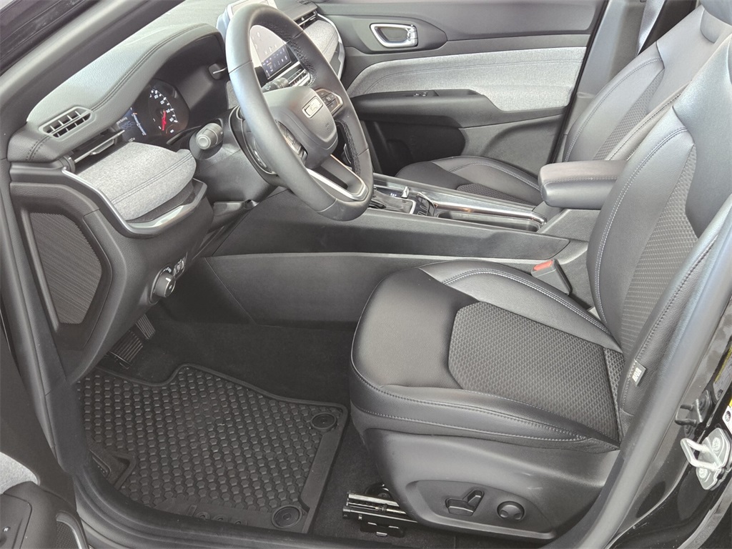 2025 Jeep Compass Latitude photo 6