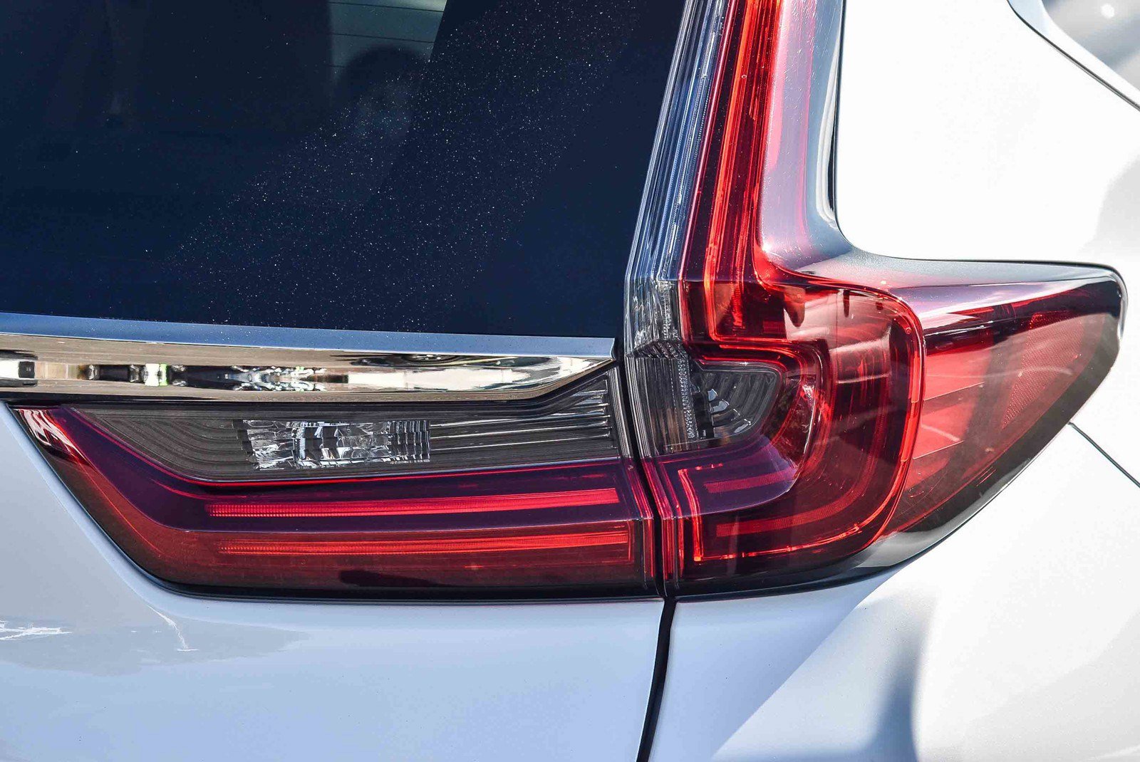 2022 Honda CR-V Hybrid Touring photo 4