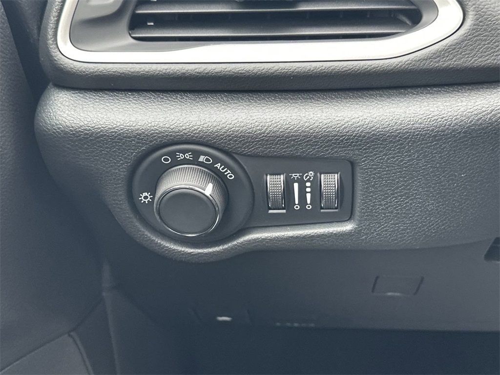 2025 Chrysler Voyager LX photo 26