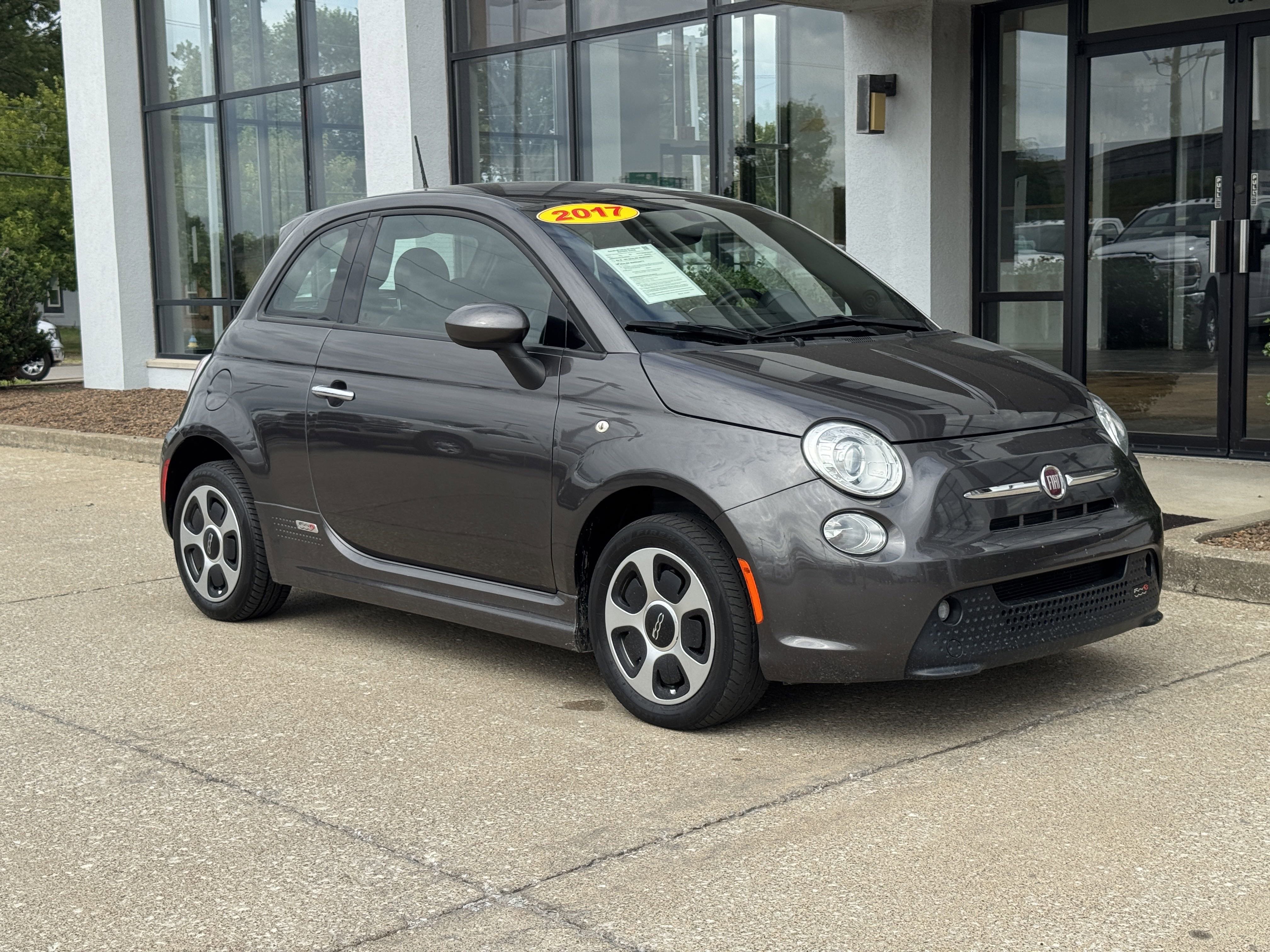 Used 2017 FIAT 500e Battery Electric with VIN 3C3CFFGEXHT699334 for sale in Jeffersonville, IN