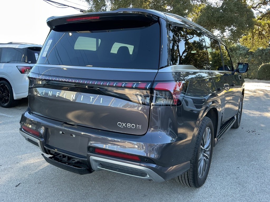 2025 Infiniti QX80 Luxe photo 3