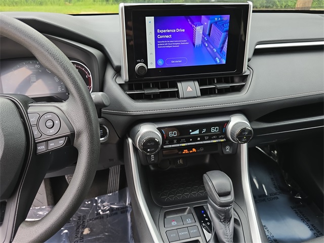 2024 Toyota RAV4 XLE photo 20