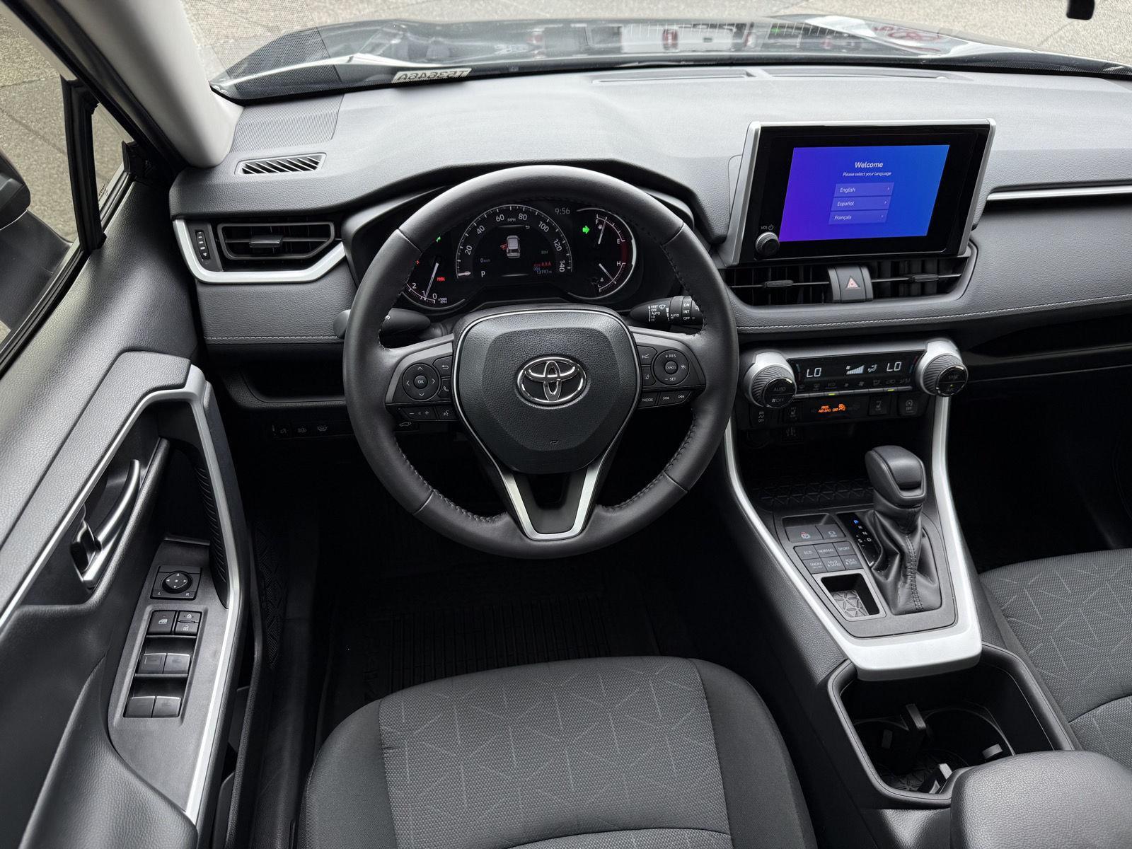 2024 Toyota RAV4 XLE photo 8