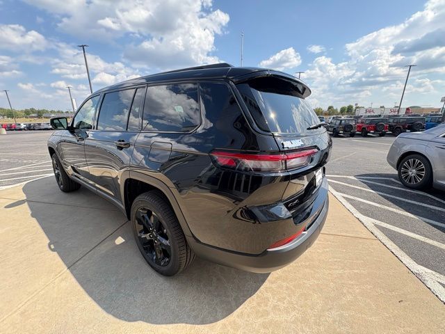 2025 Jeep Grand Cherokee Limited photo 2