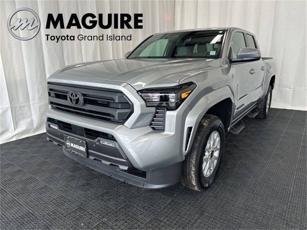 2025 Toyota Tacoma SR5's photo