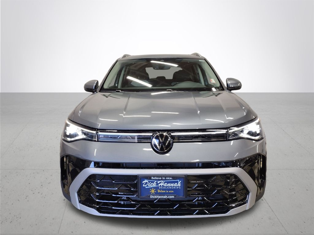 2025 Volkswagen Taos SEL photo 3